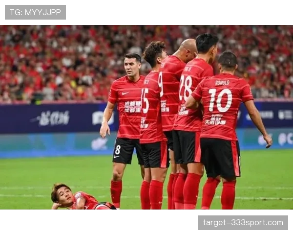 上海海港,近期阵容调整已见效,关键比赛中的传控效率提升明显。 上海海港,近期阵容调整已见效,关键比赛中的传控效率提升明显。